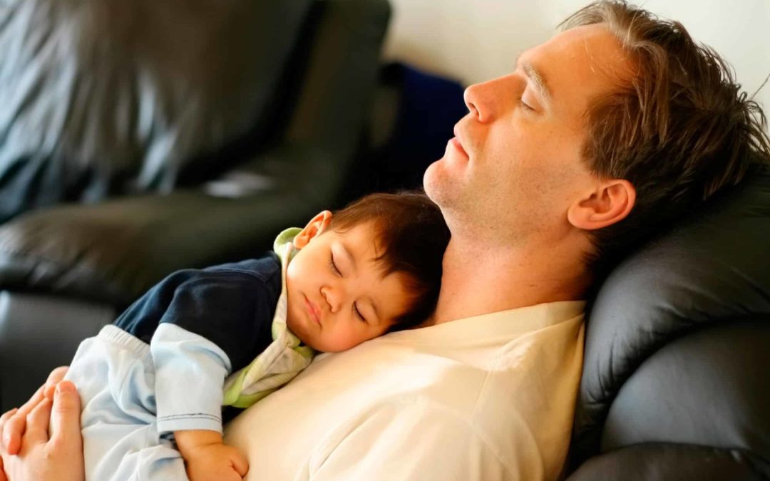 père et fils en train de dormir